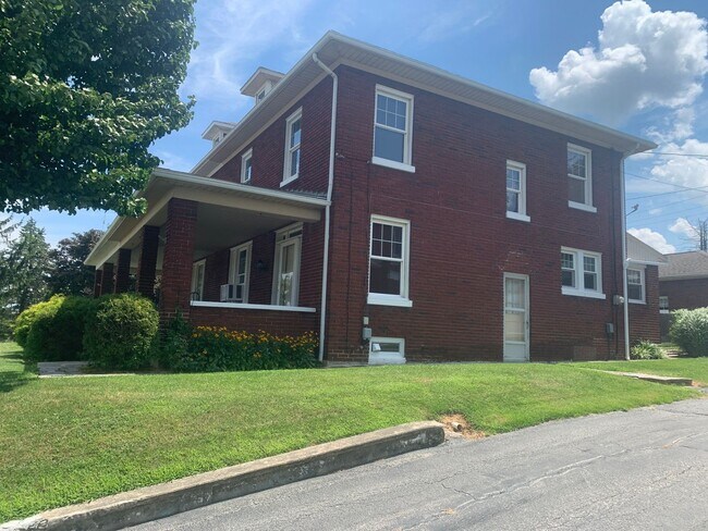 Building Photo - Video in Pictures! West York SD 4 Bedroom/...