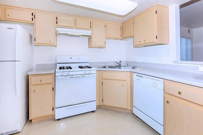 Hermosa Village Apartments Anaheim, CA