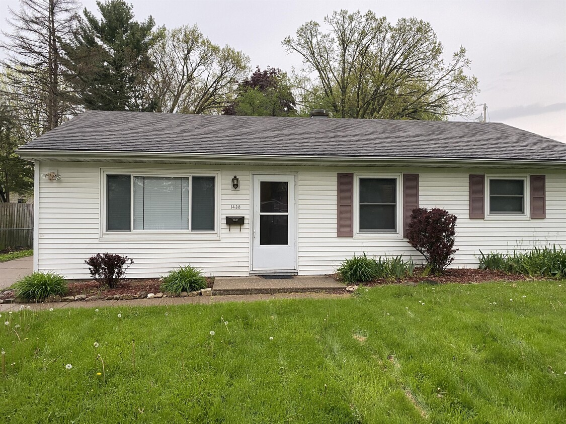 1438 Richmond Rd NE, Cedar Rapids, IA 52402 House Rental in Cedar
