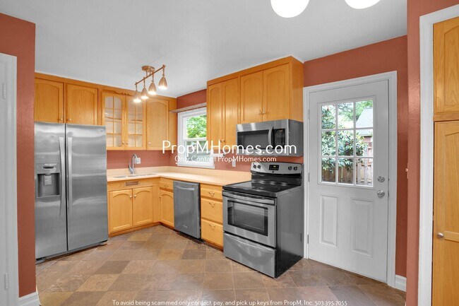 Building Photo - Charming Two Bedroom Cottage in Sellwood!