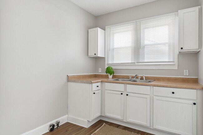 Foto del edificio - 619 N Gray St