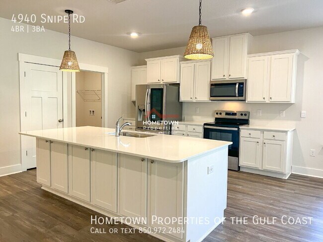 Foto del edificio - Spacious 4-Bedroom Haven with 3 Full Baths...