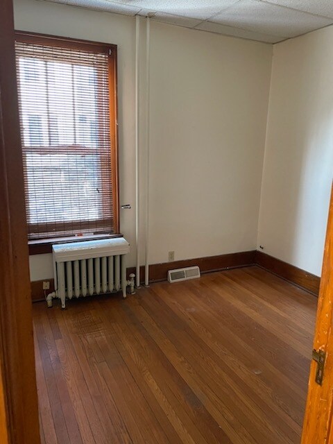 Dormitorio - 1057 Washington Ave