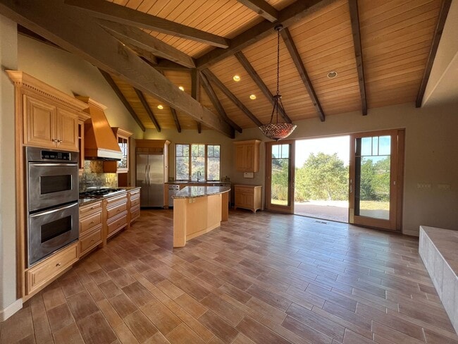 Building Photo - Beautiful, Custom 4BD / 3BA home in the vi...