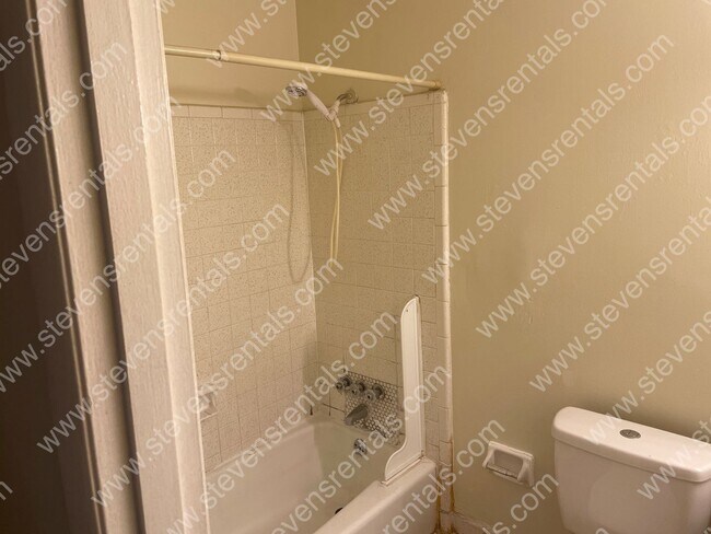 Foto del edificio - 441 Harding Pl