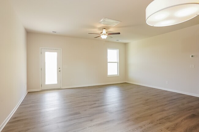 Building Photo - 6193 High Top Ln