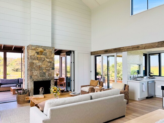 Building Photo - 9 Katama Farm S