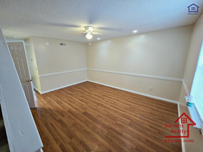 Foto del edificio - 540 W Stevens St