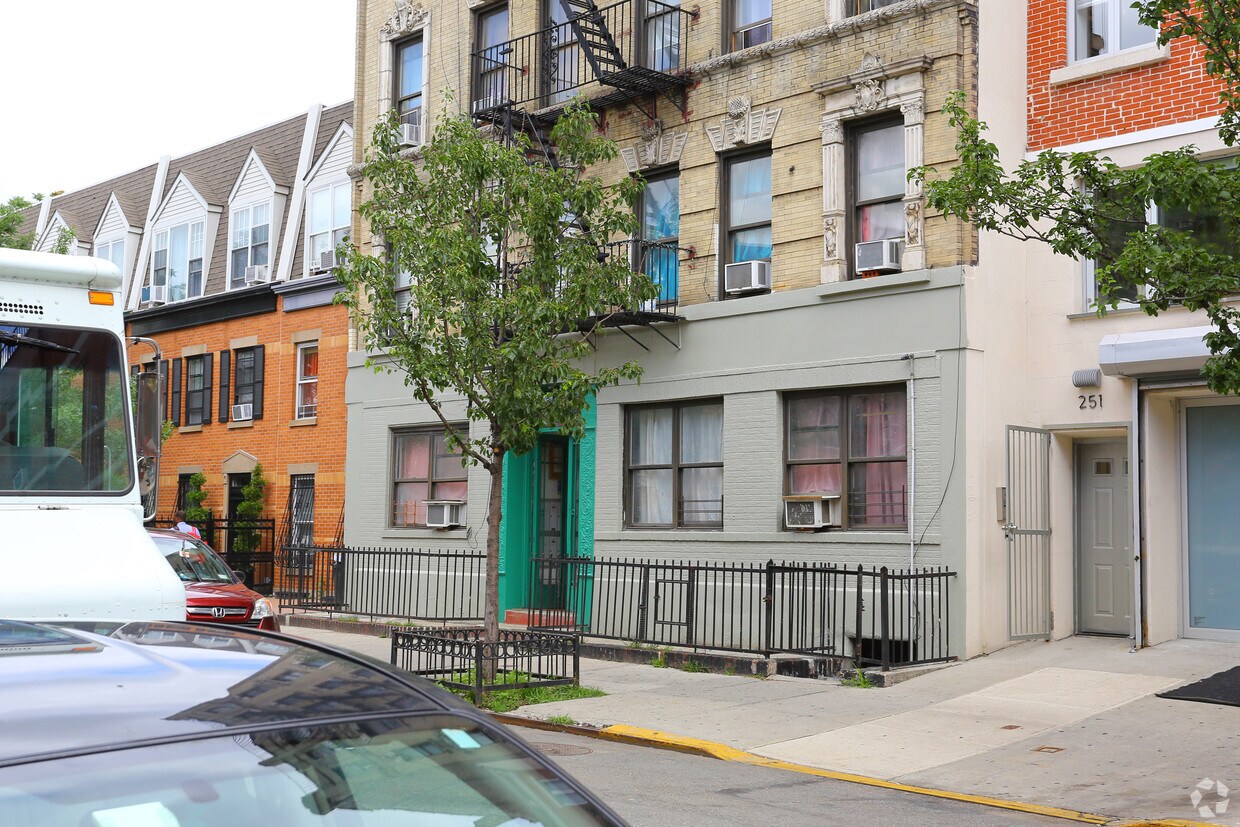 Building Photo - 245-249 E 110th St