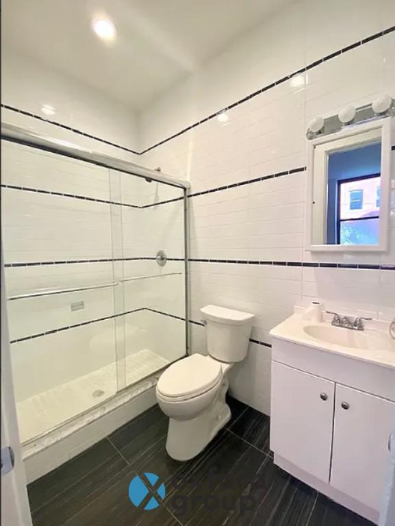 Foto del edificio - 3 bedroom in Brooklyn NY 11206