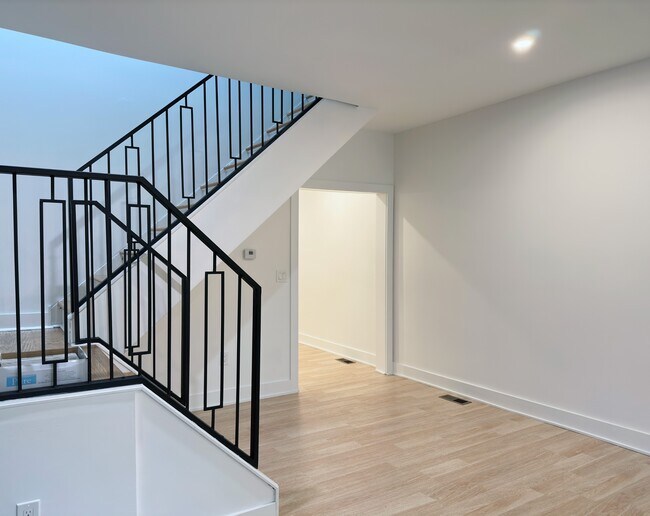 Building Photo - 2226 S 69th St
