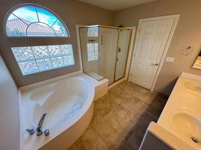 Building Photo - Beautiful two-story home with 4 BED / 2.5 ...