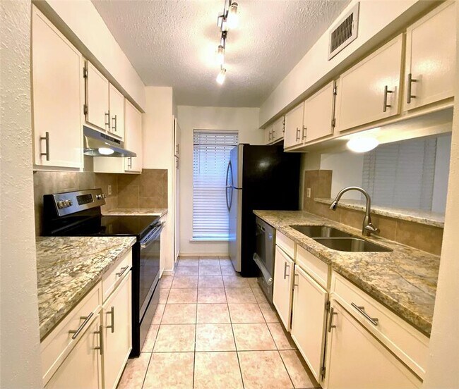 Foto del edificio - 6701 Sands Point Dr