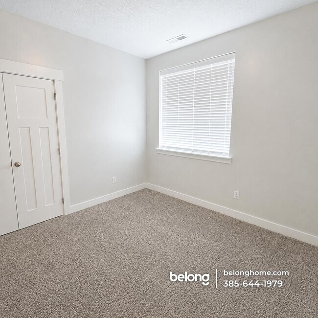 Building Photo - 702 N 380 W