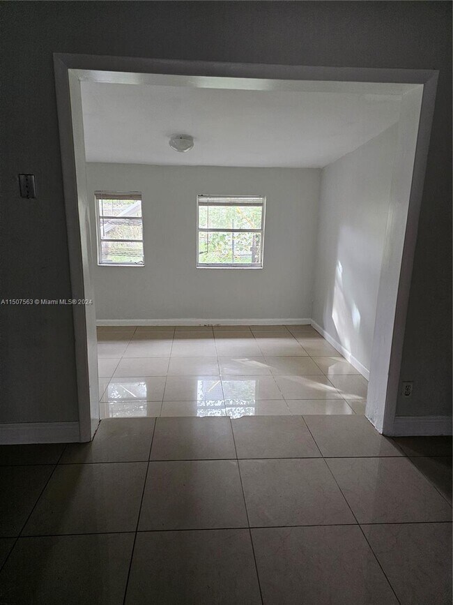 Foto del edificio - 5853 McKinley St