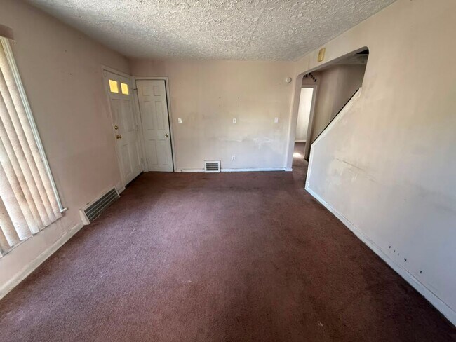 Building Photo - 3-BED, 1 BATH BEAUTIFUL SINGLE- FAMILY HOME IN MAPLE HEIGHTS!