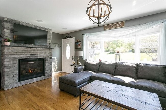 Building Photo - 14 Alexander Dr