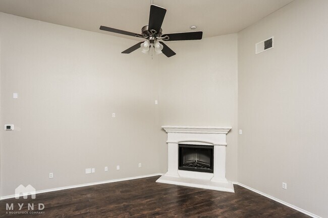 Foto del edificio - 1144 Beaverwood Ln