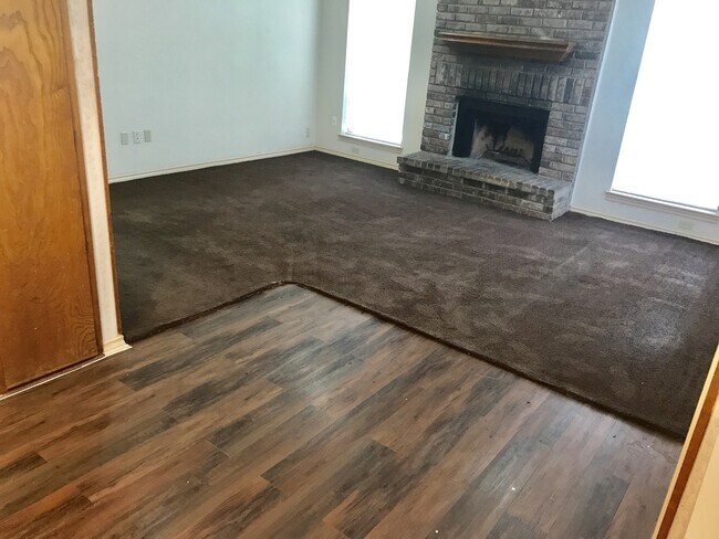 Foto del edificio - 3125 Tudor Ln