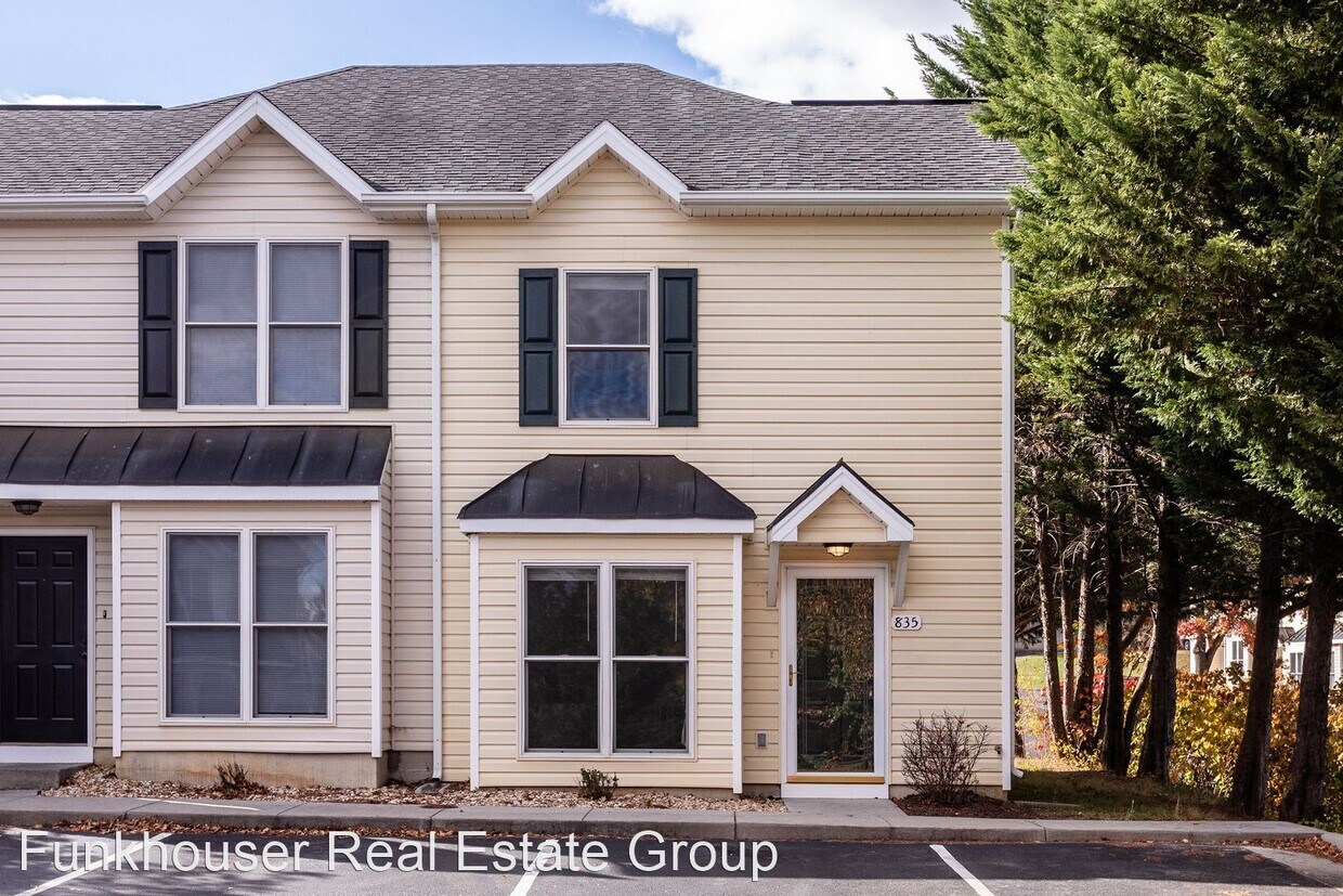 Primary Photo - 2 br, 2.5 bath House - 835 Camelot Lane