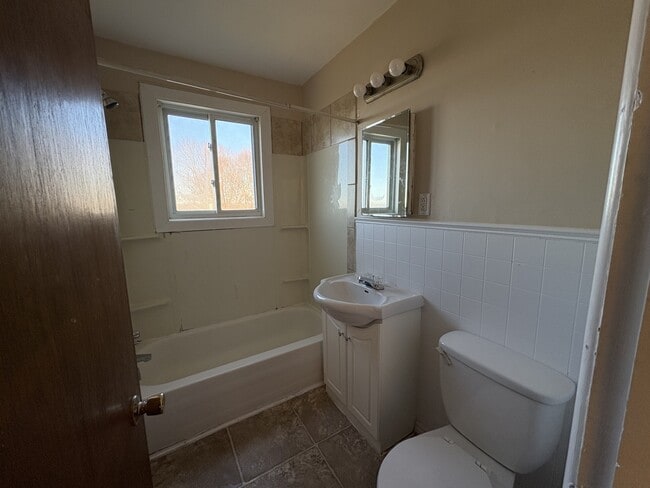 Building Photo - 445 Covert St