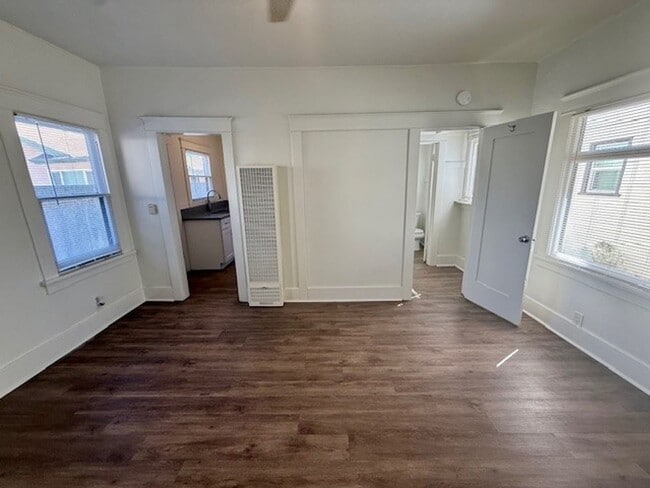 Building Photo - 433 Ohio Ave #8