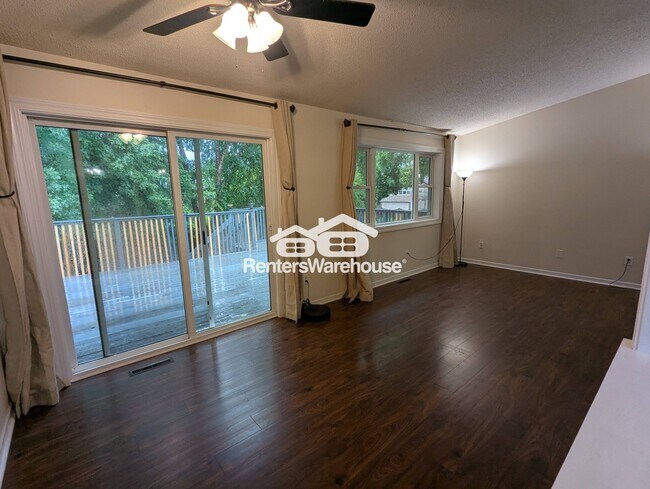Foto del edificio - 1120 Westbury Cir