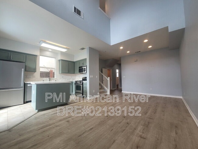 Building Photo - 569 Loch Lomond Way