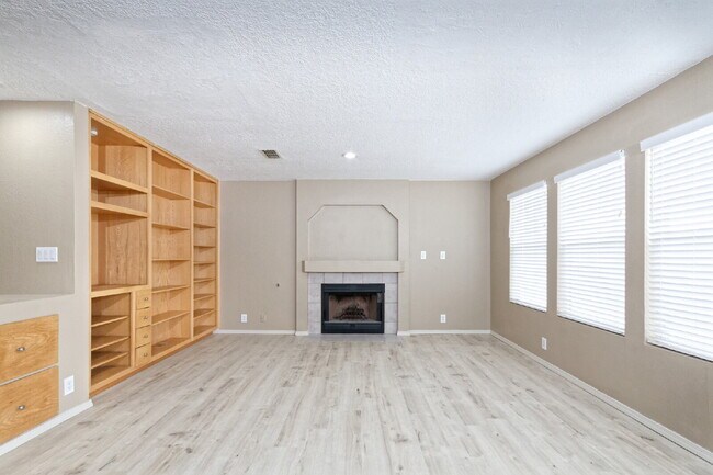 Foto del edificio - 2 Weeks FREE RENT 1st Month !!