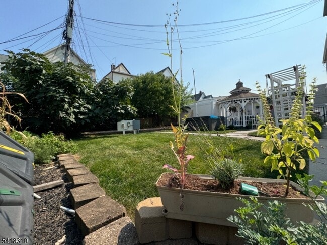 Building Photo - 53 Woodland Ave