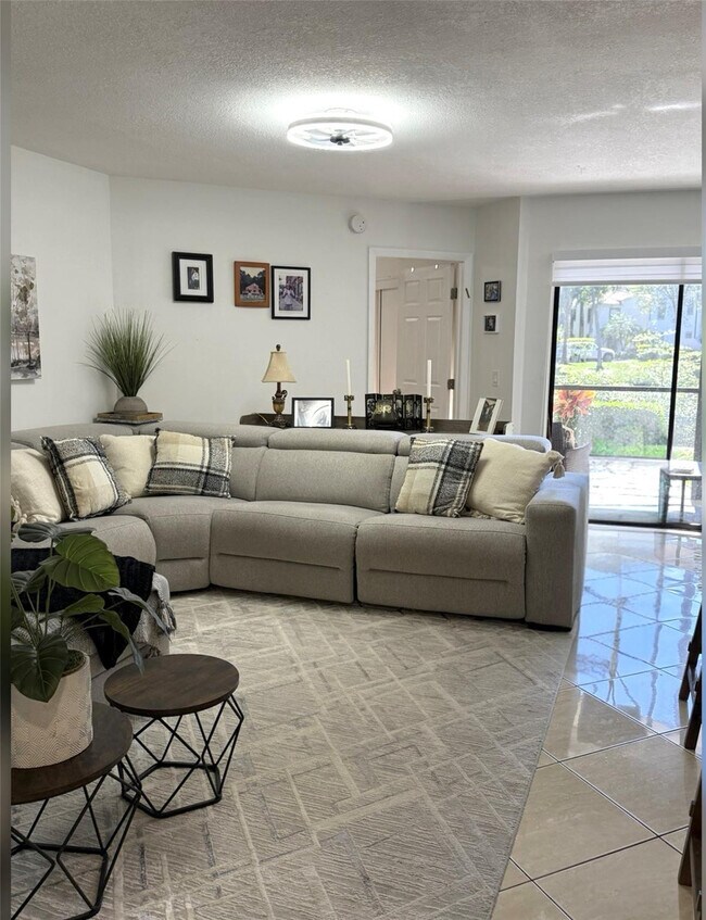 Foto del edificio - 8014 NW 15th Manor