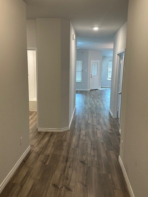 Pasillo - 10908 Peperak Ct