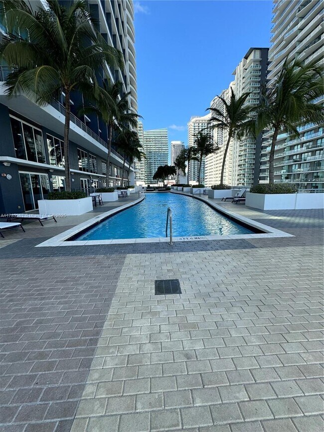 Foto del edificio - 60 SW 13th St