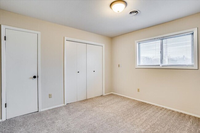 Foto del edificio - Tri-level Townhome