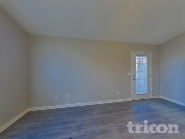 Building Photo - 255 Legend Oaks Dr