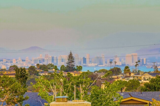 Building Photo - Gorgeous and Modern Point Loma House