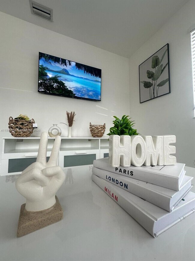 Building Photo - 104 NW 9th St