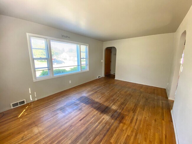 Building Photo - 3 Bedroom in South Moorhead!!