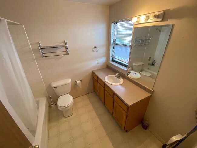 Foto del edificio - Top Corner, One Bedroom Apt in Bayfield
