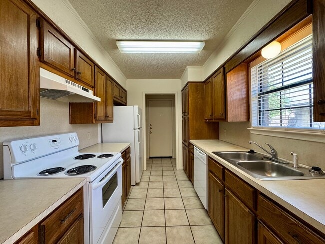 Building Photo - Duplex