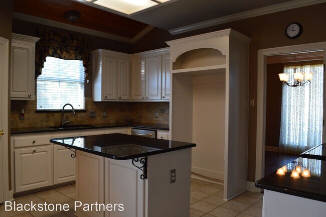 Building Photo - 4 br, 2 bath House - 10826 Hilltree Dr