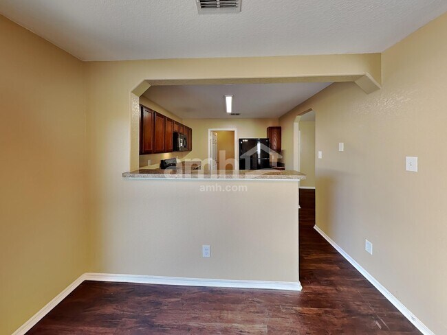 Building Photo - 9247 Pacific Maple