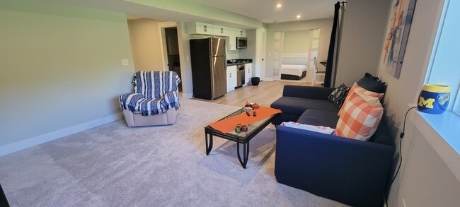 Building Photo - 3065 Blue Spruce Dr SE