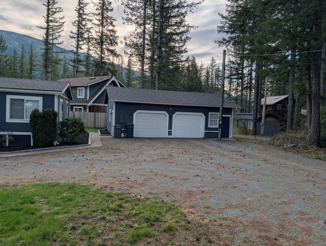 Building Photo - Charming Gold Bar rambler with breath taking views