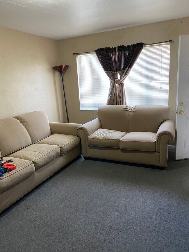 Sala de estar - 790 14th N St