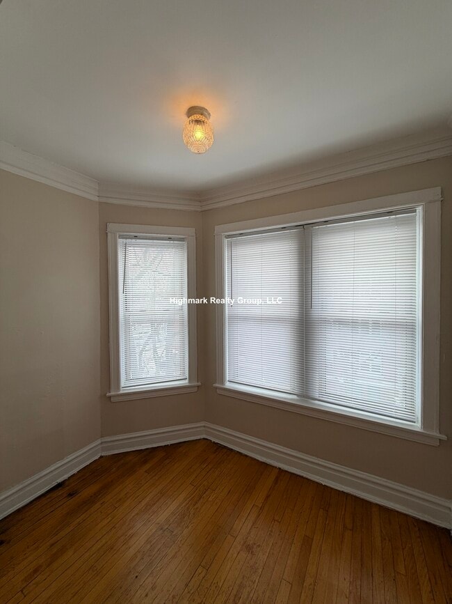 Building Photo - 7513 N Greenview Ave