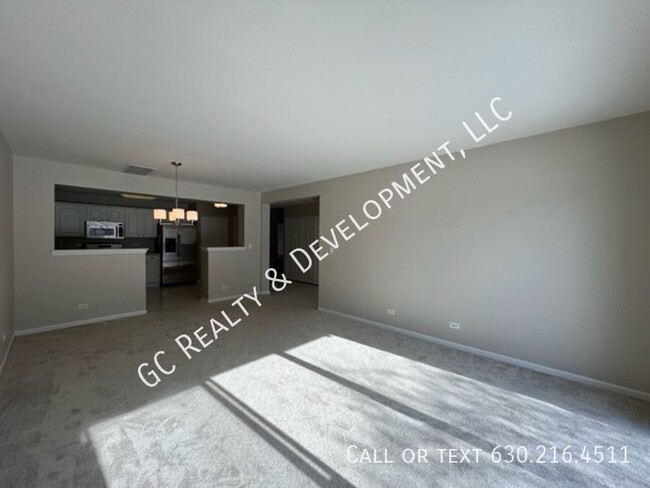 Building Photo - ***HALF MONTH FREE / 3 BDRM / 2.5 BTH / SS...