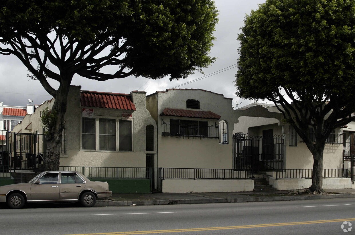 Foto principal - 2901 E Cesar E Chavez Ave