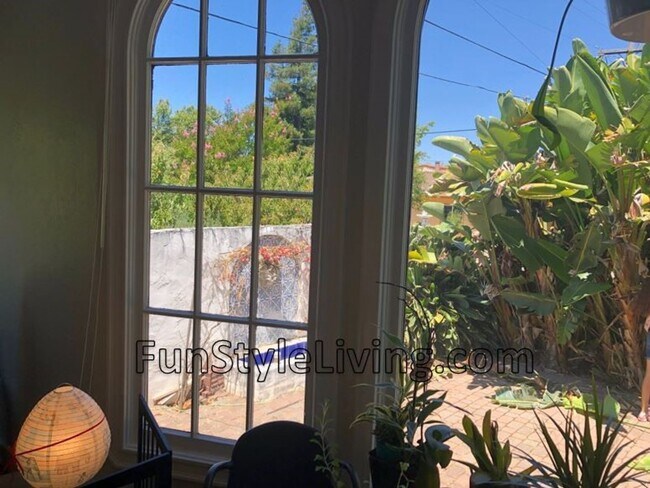Foto del edificio - Charming Mediterranean Circa 1937 House