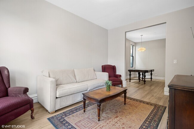 Foto del edificio - 3034 N Southport Ave
